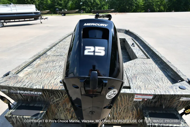 Slide: The Image of Tracker Grizzly 1654 T Sportsman 2026 - 6