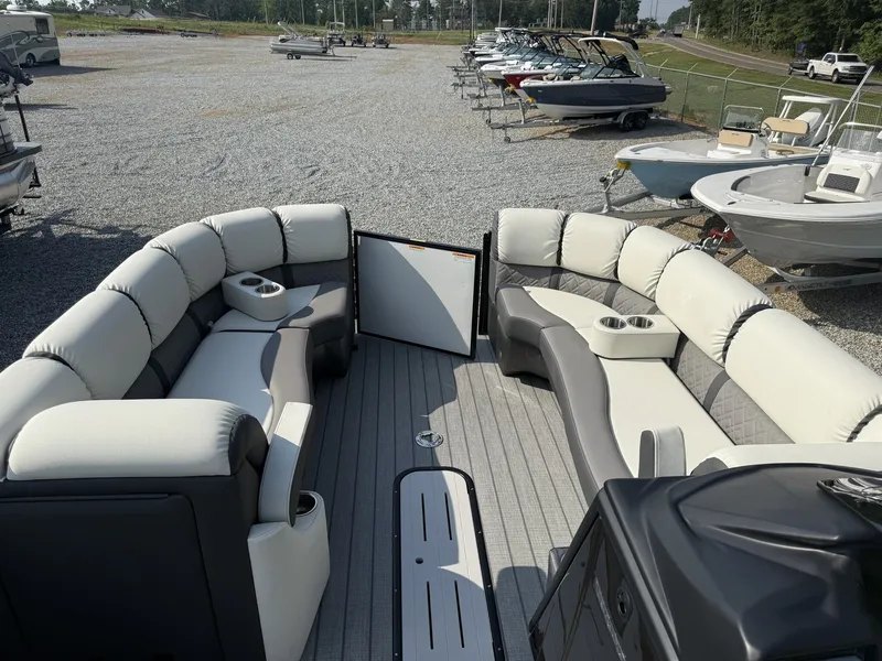 Slide: The Image of Veranda Relax Series VR25RC XL 2026 - 4