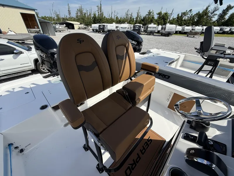 Slide: The Image of Sea Pro 250 Bay WITH ZIP WAKE TABS 2026 - 7