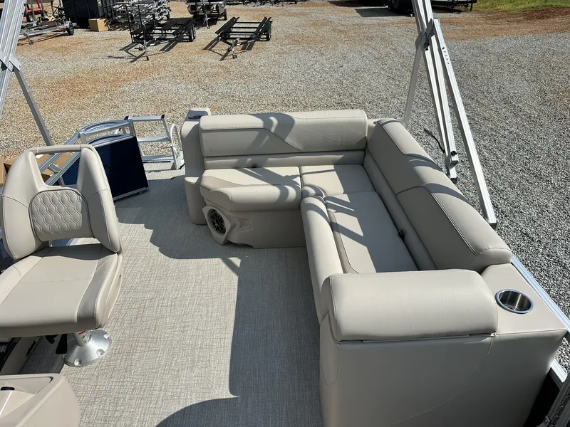 Slide: The Image of Avalon Venture Cruise-115HP 2025 - 2