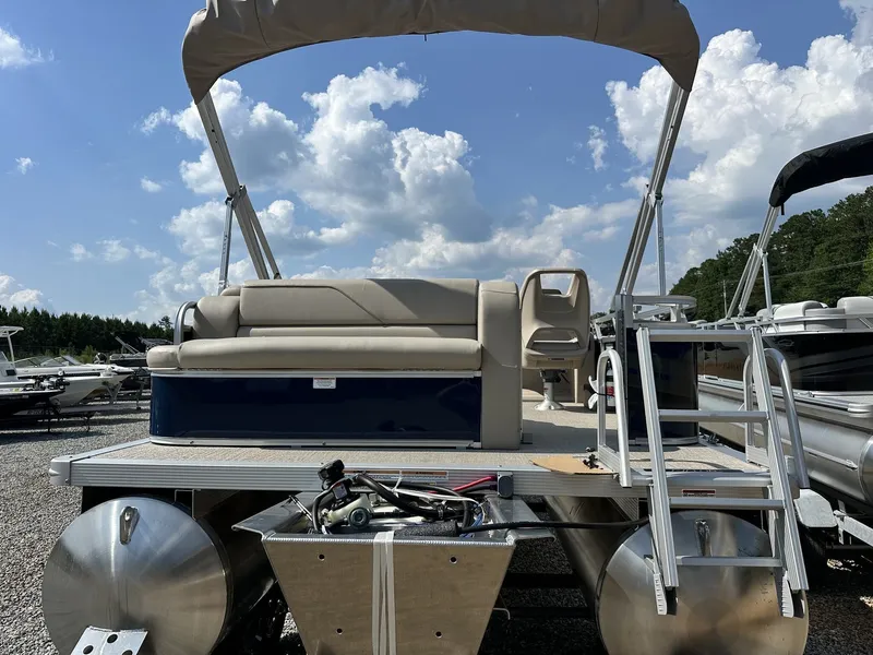 Slide: The Image of Avalon Venture Cruise-115HP 2025 - 4