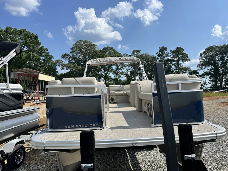 Slide: The Image of Avalon Venture Cruise-115HP 2025 - 5