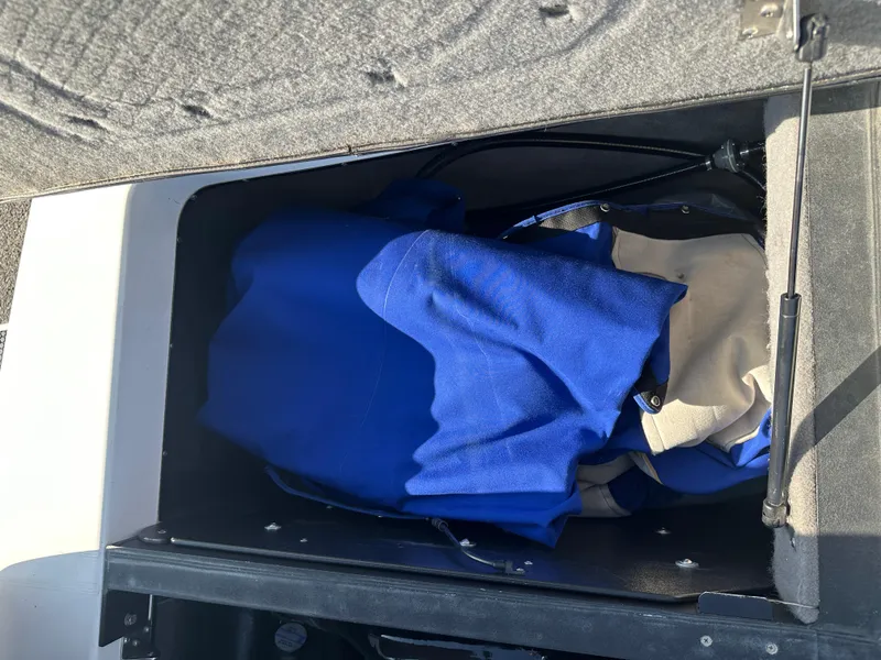 Slide: The Image of Malibu Wakesetter 23 LSV 2004 - 13