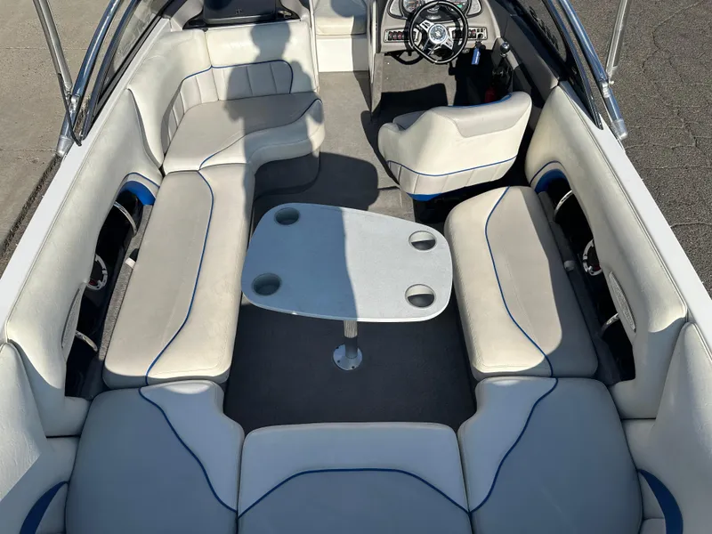 Slide: The Image of Malibu Wakesetter 23 LSV 2004 - 7