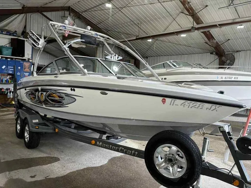 Slide: The Image of MasterCraft X10 2005 - 6