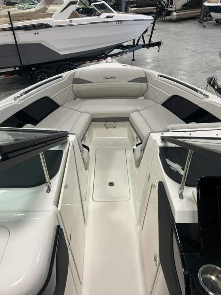 Slide: The Image of Sea Ray SLX 280 2025 - 3