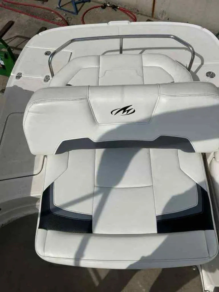 Slide: The Image of Monterey 254FS 2010 - 5