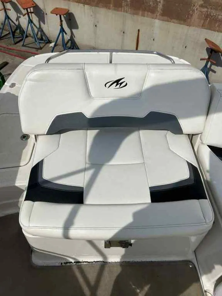 Slide: The Image of Monterey 254FS 2010 - 6