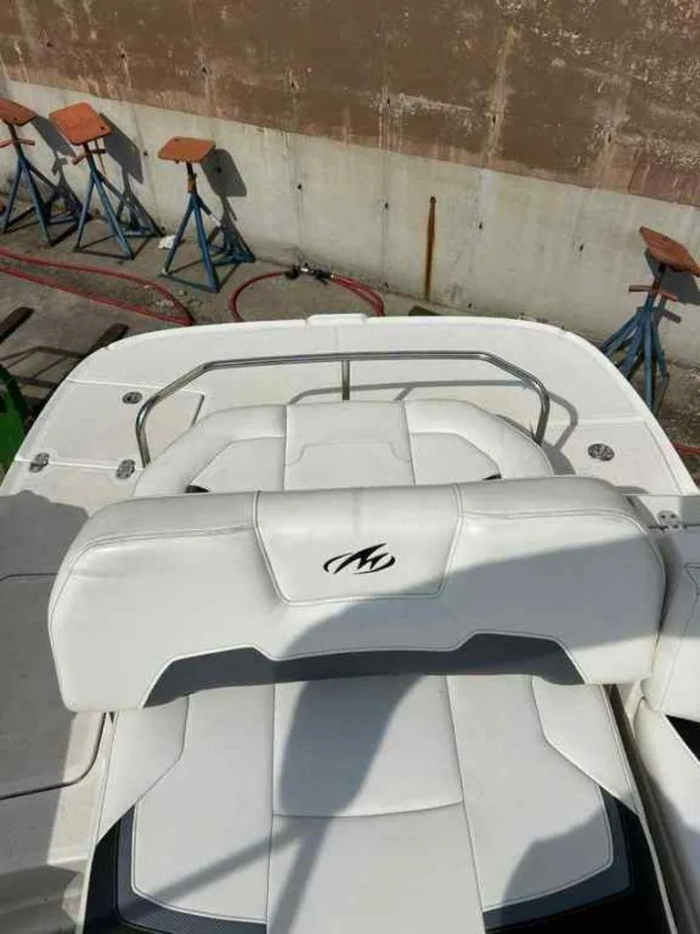 Slide: The Image of Monterey 254FS 2010 - 7