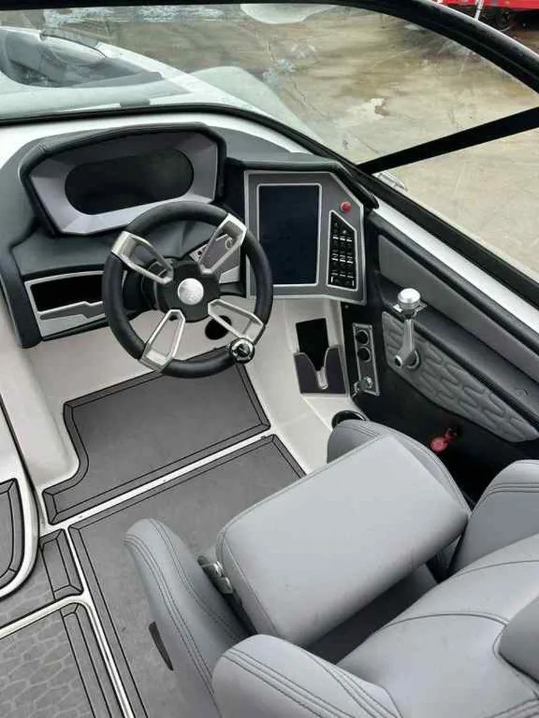 Slide: The Image of MasterCraft X26 2022 - 12