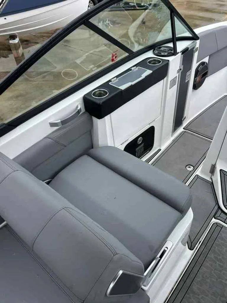 Slide: The Image of MasterCraft X26 2022 - 9