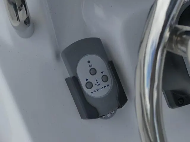 Slide: The Image of Hurricane Center Console 24 OB 2025 - 25