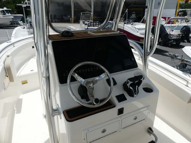 Slide: The Image of Bulls Bay 255 Center Console 2025 - 10