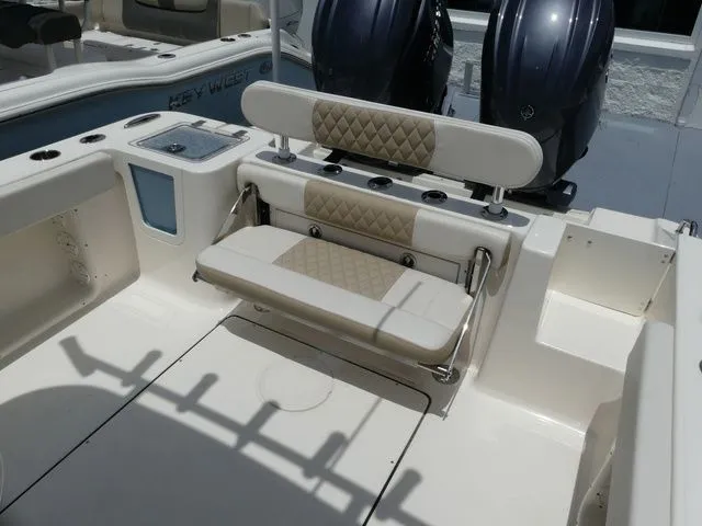 Slide: The Image of Bulls Bay 255 Center Console 2025 - 12