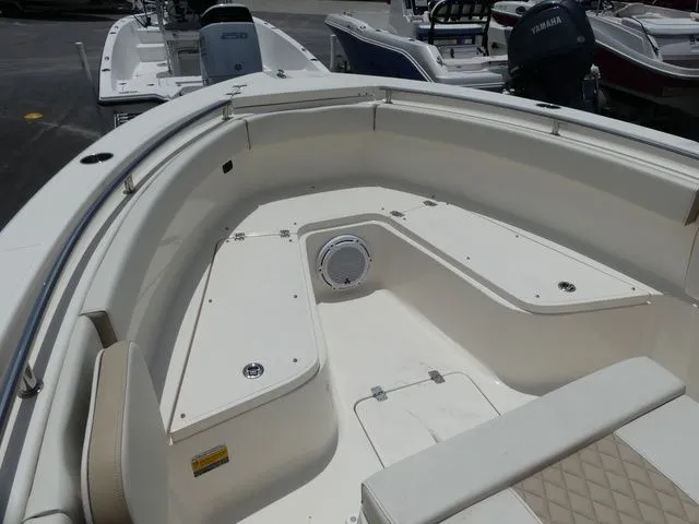 Slide: The Image of Bulls Bay 255 Center Console 2025 - 14