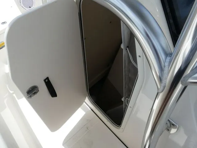 Slide: The Image of Bulls Bay 255 Center Console 2025 - 17