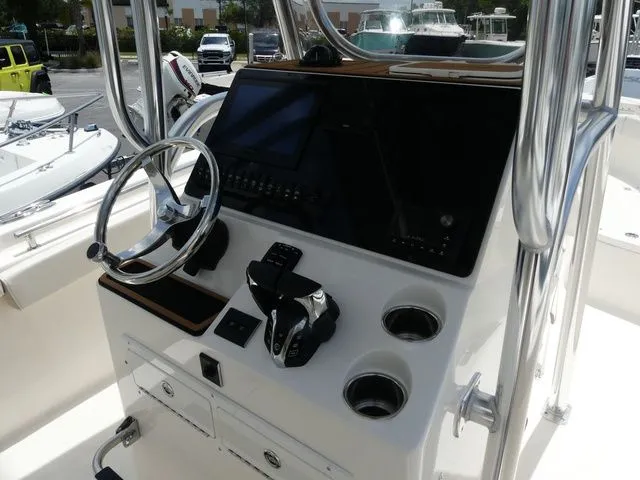 Slide: The Image of Bulls Bay 255 Center Console 2025 - 8