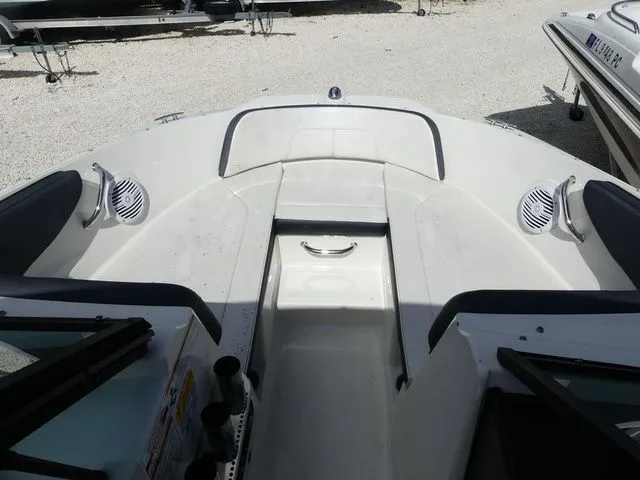 Slide: The Image of Sea Ray SPX 190 Outboard 2017 - 12