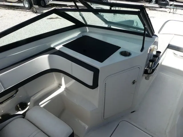 Slide: The Image of Sea Ray SPX 190 Outboard 2017 - 13