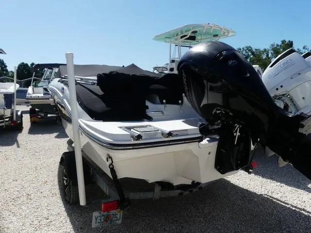 Slide: The Image of Sea Ray SPX 190 Outboard 2017 - 3