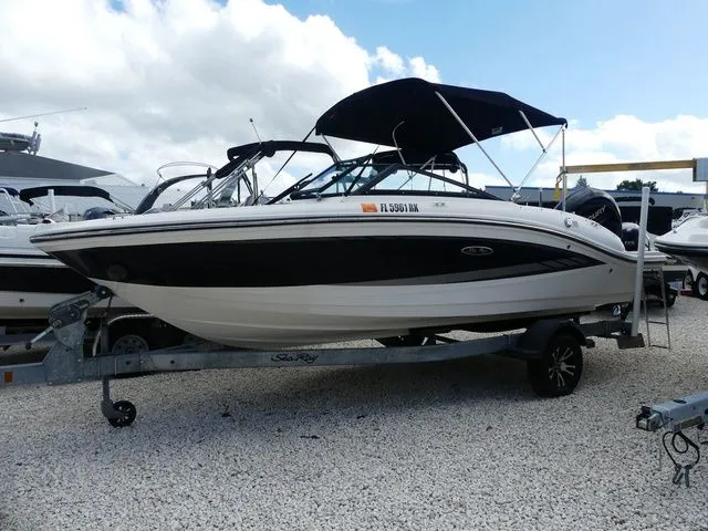 Slide: The Image of Sea Ray SPX 190 Outboard 2017 - 8