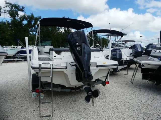 Slide: The Image of Sea Ray SPX 190 Outboard 2017 - 9