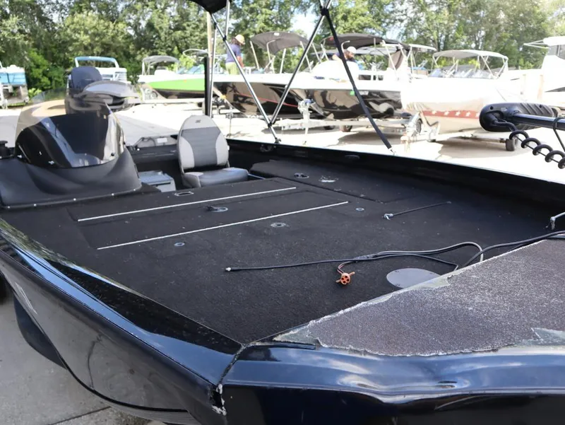 Slide: The Image of Lowe Stinger 175 2015 - 10