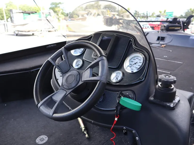 Slide: The Image of Lowe Stinger 175 2015 - 12