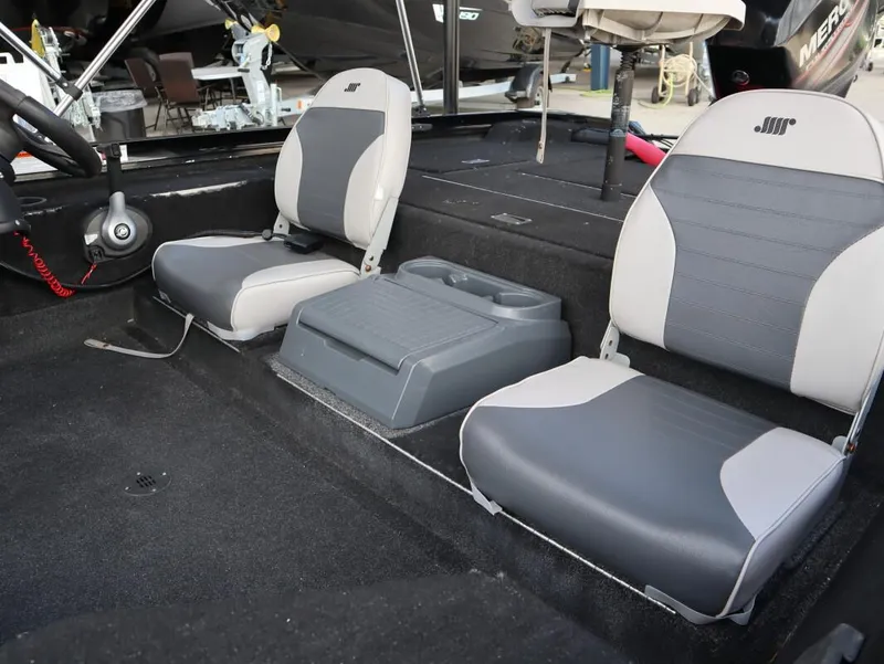 Slide: The Image of Lowe Stinger 175 2015 - 16