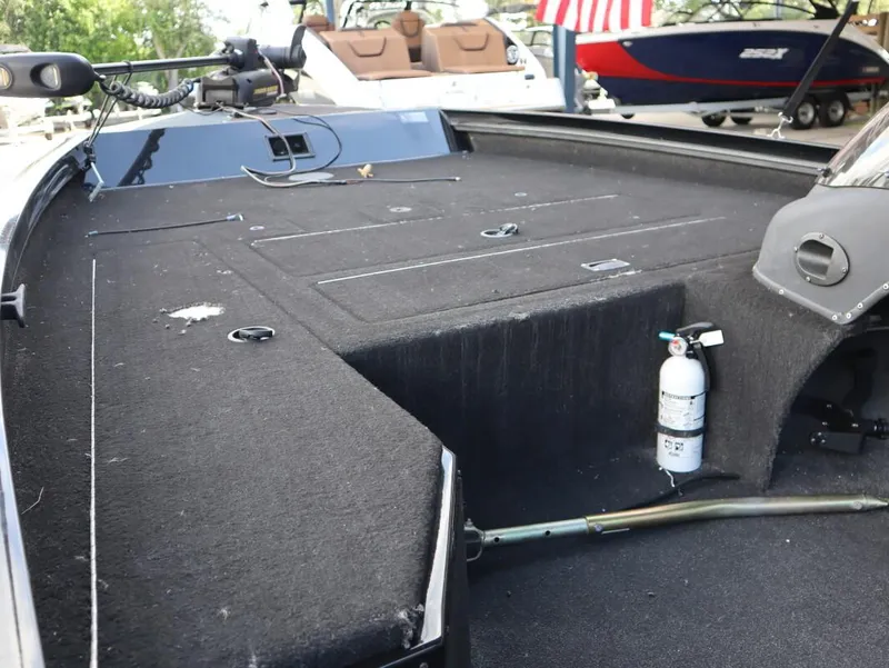 Slide: The Image of Lowe Stinger 175 2015 - 19