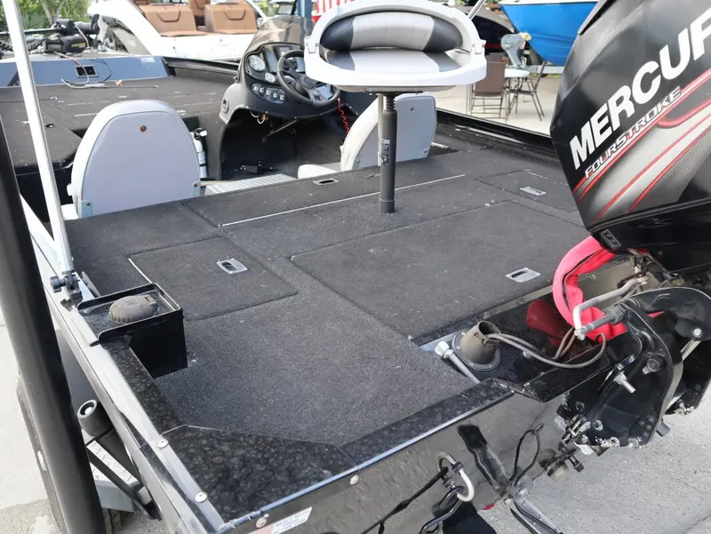 Slide: The Image of Lowe Stinger 175 2015 - 7