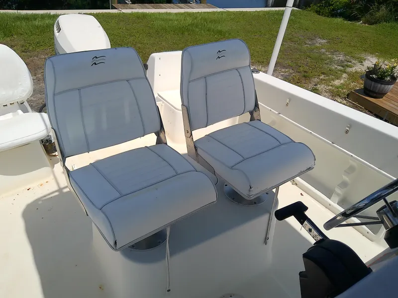 Slide: The Image of 2000 Hydra-Sports 212 Seahorse CC boat interior with two white cushioned seats. - 18
