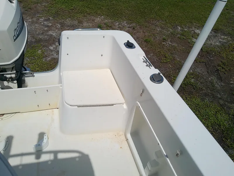 Slide: The Image of 2000 Hydra-Sports 212 Seahorse CC boat interior with Johnson outboard motor. - 21