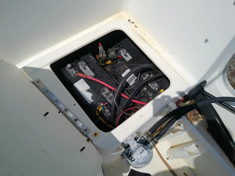 Slide: The Image of Battery compartment of 2000 Hydra-Sports 212 Seahorse CC boat. - 29