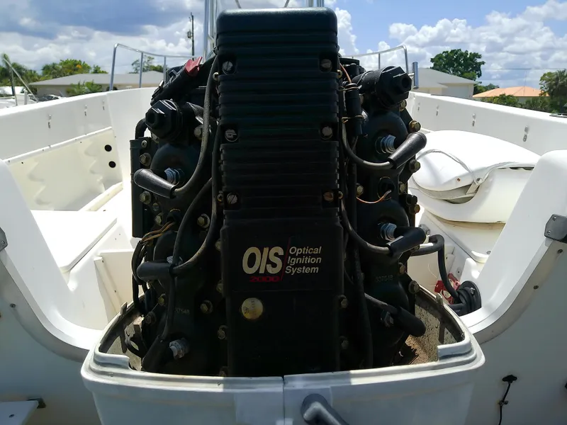 Slide: The Image of 2000 Hydra-Sports 212 Seahorse CC boat engine with Optical Ignition System. - 9