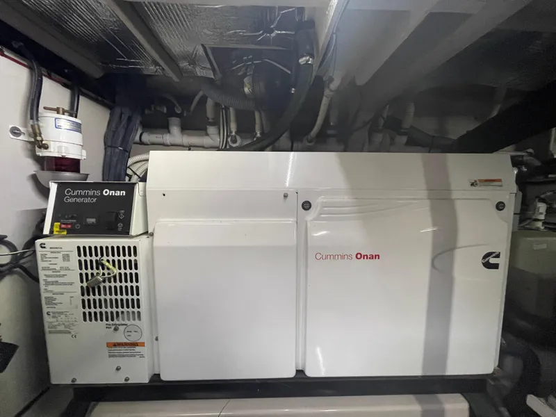 Slide: The Image of Sea Ray L590 Fly 2017 - 50