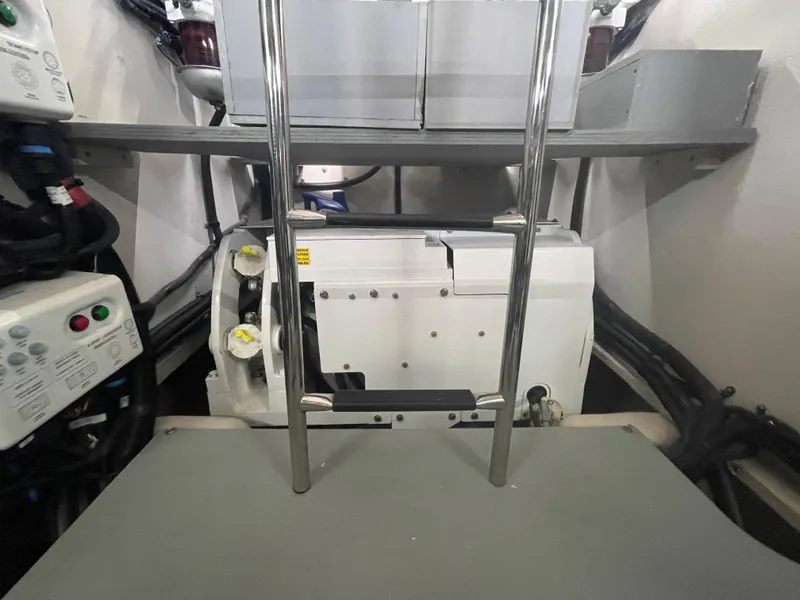 Slide: The Image of Sea Ray L590 Fly 2017 - 51