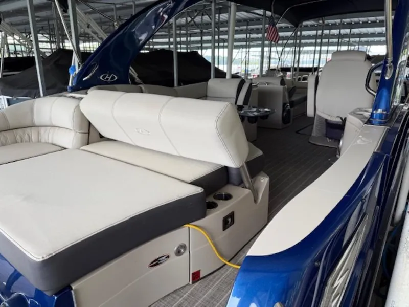 Slide: The Image of Harris Crowne SL 270 2021 - 11