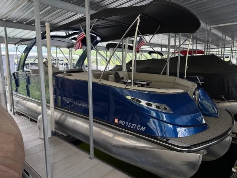 Slide: The Image of Harris Crowne SL 270 2021 - 2