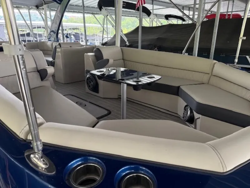 Slide: The Image of Harris Crowne SL 270 2021 - 5