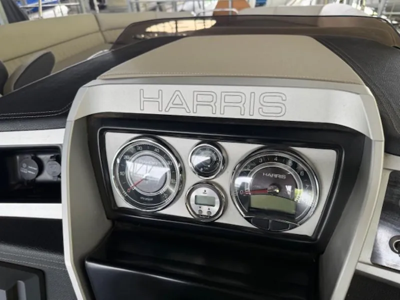 Slide: The Image of Harris Crowne SL 270 2021 - 8