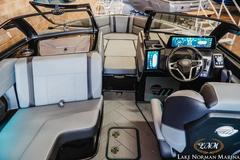 Slide: The Image of Malibu Wakesetter 23 LSV 2025 - 11