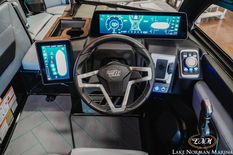 Slide: The Image of Malibu Wakesetter 23 LSV 2025 - 12