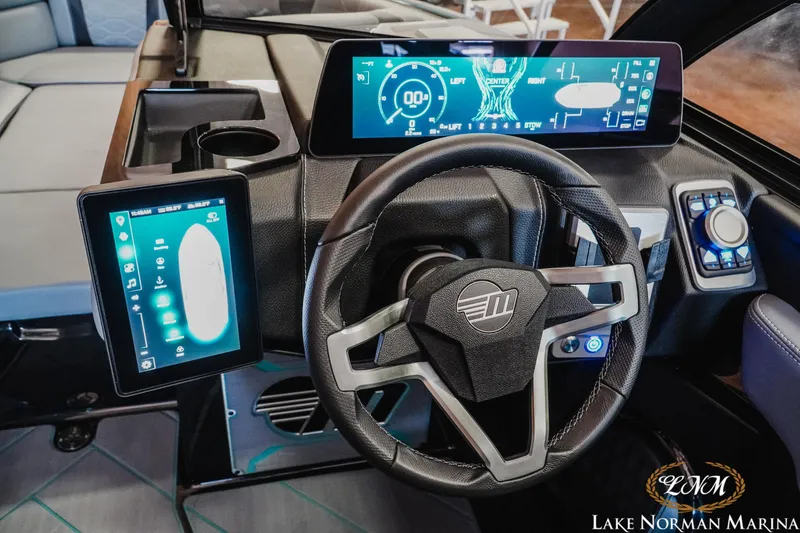 Slide: The Image of Malibu Wakesetter 23 LSV 2025 - 13