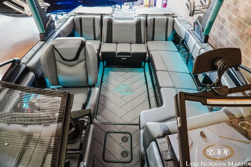 Slide: The Image of Malibu Wakesetter 23 LSV 2025 - 17