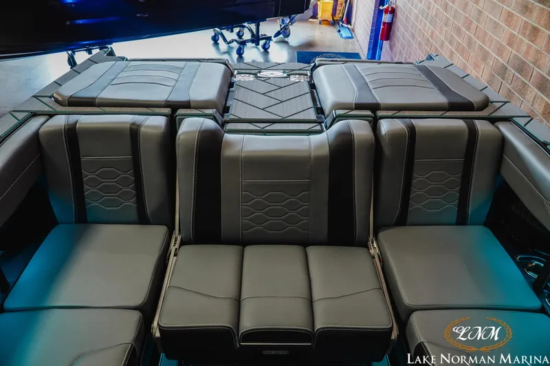 Slide: The Image of Malibu Wakesetter 23 LSV 2025 - 19