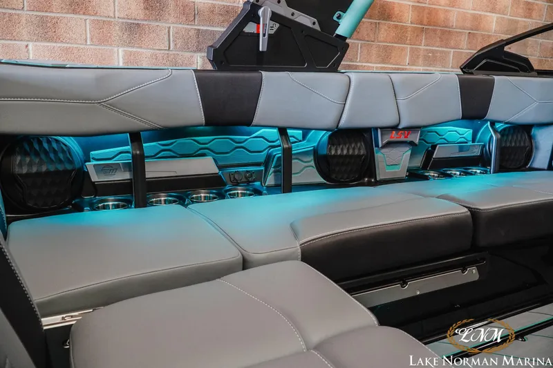 Slide: The Image of Malibu Wakesetter 23 LSV 2025 - 20