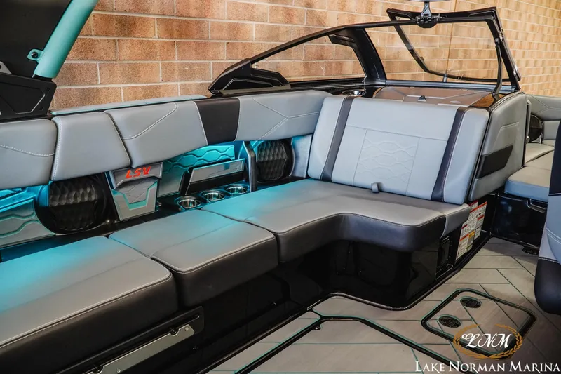 Slide: The Image of Malibu Wakesetter 23 LSV 2025 - 21