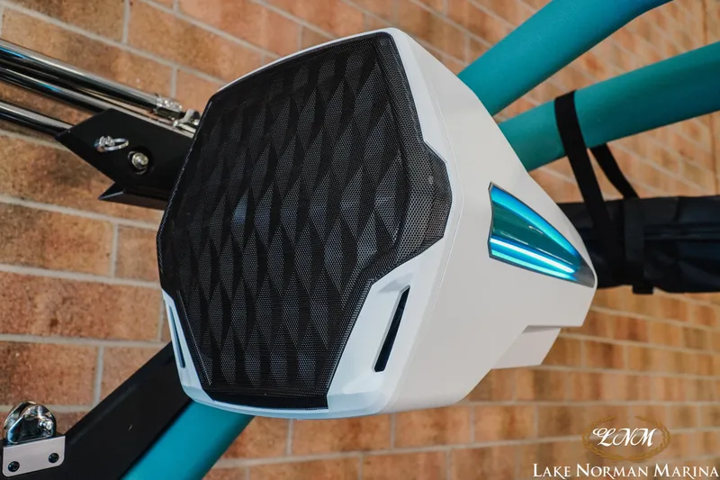 Slide: The Image of Malibu Wakesetter 23 LSV 2025 - 23