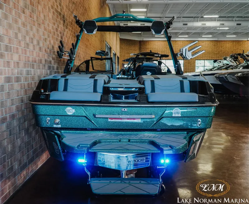 Slide: The Image of Malibu Wakesetter 23 LSV 2025 - 6